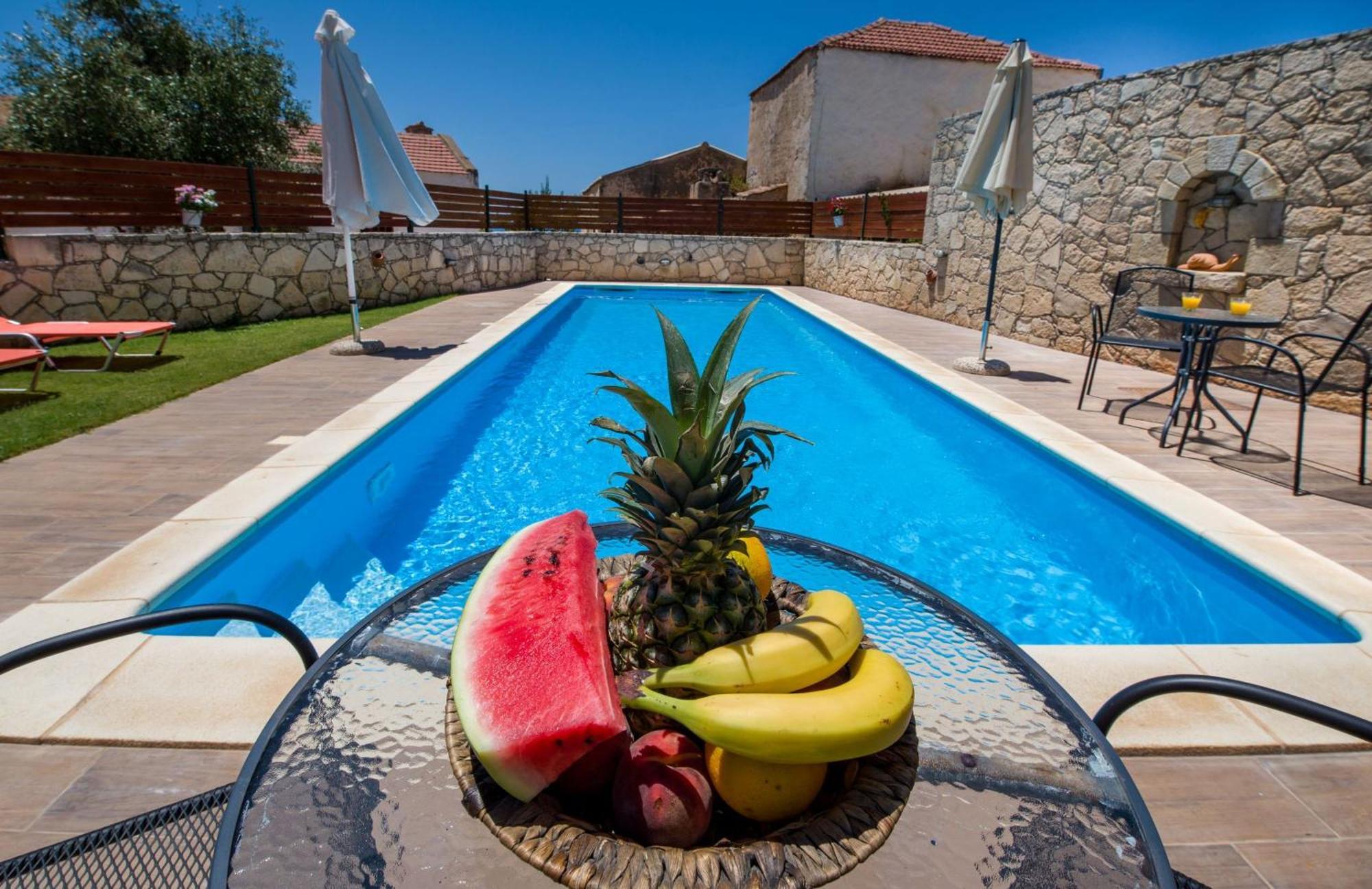 Skandalis Apartments With Pool Хорафакия Экстерьер фото